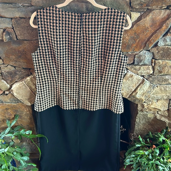Classic Black and Cream Houndstooth Dress; Size 12; Sleeveless; Lined; Perfect! - Picture 8 of 10